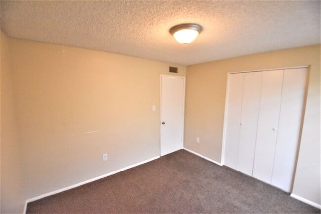 Building Photo - 7401 W Cypress St