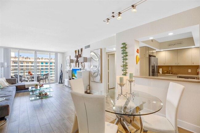 Foto del edificio - 5600 Collins Ave