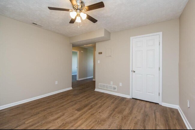 Foto del edificio - 431 Garden City Dr