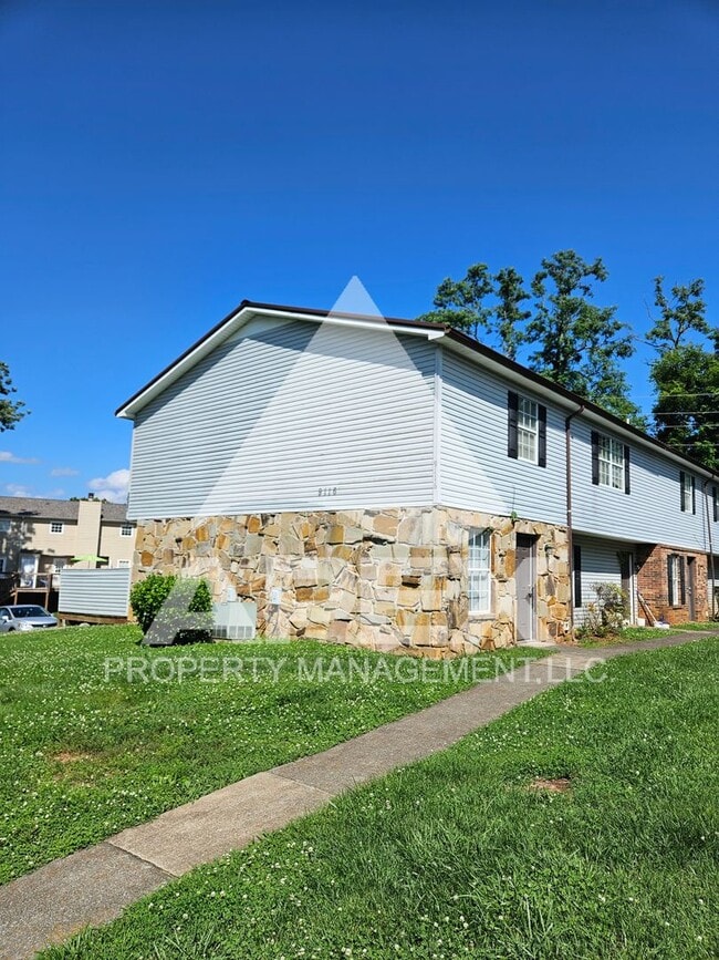 Building Photo - Convenient 2 Bd-1.5 Townhouse in WEST KNOX...