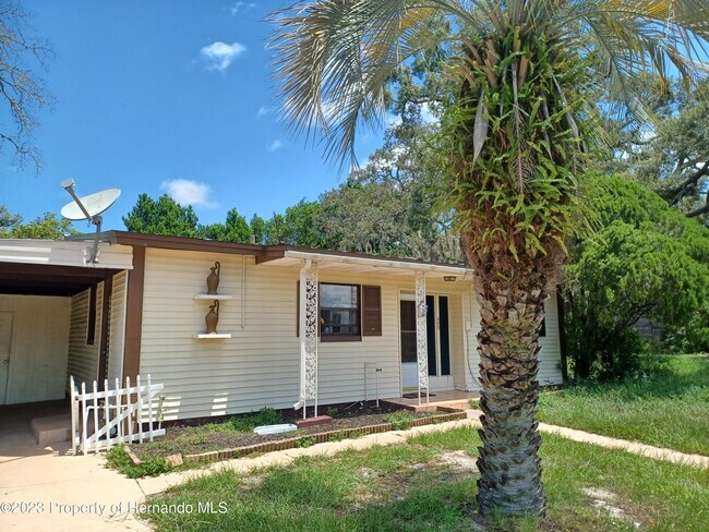 Building Photo - 595 Swallow Ln