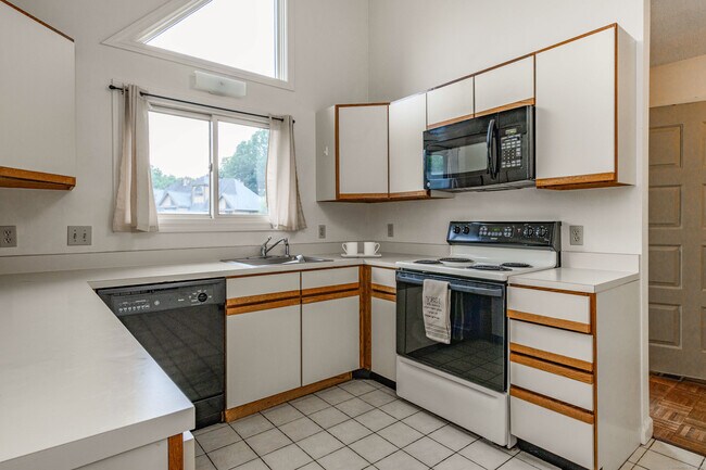 Building Photo - 35 Rivermead