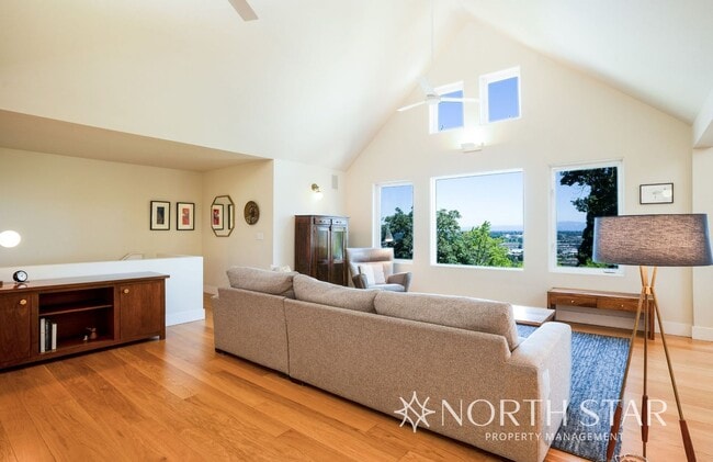 Building Photo - Stunning Views Close in NW Portland