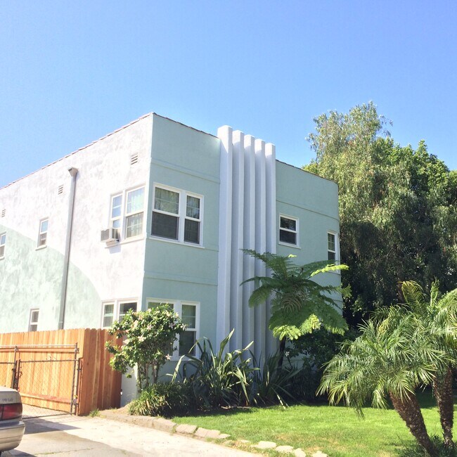 Building Photo - 10742 Camarillo St