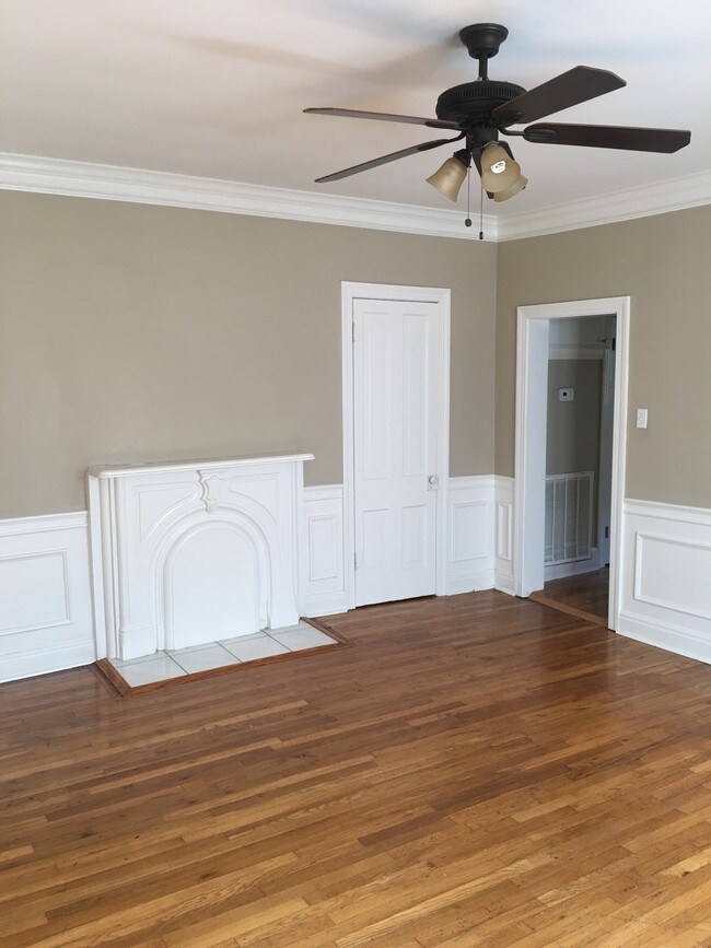 Building Photo - 1127 Park St