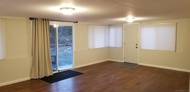 Foto del edificio - 2128 Hanford Dr