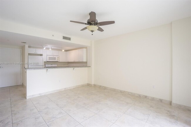 Building Photo - 2740 SW 28th Terrace