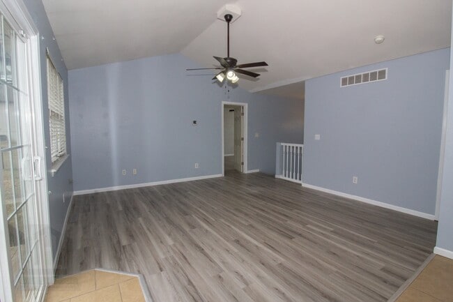 Building Photo - 21726 Lindsay Ln