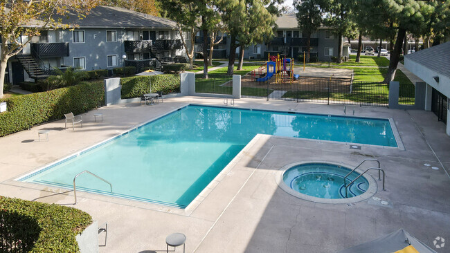 Piscina - Creekside Village