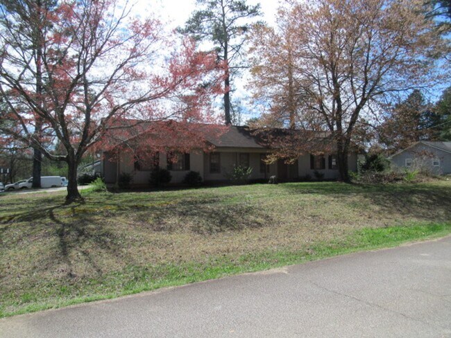 Foto del edificio - 3bd, 2ba. with carport