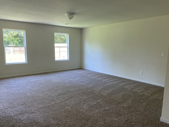 Building Photo - 204 Valleyside Dr NE