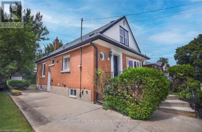 Photo du bâtiment - 356 E 17th St