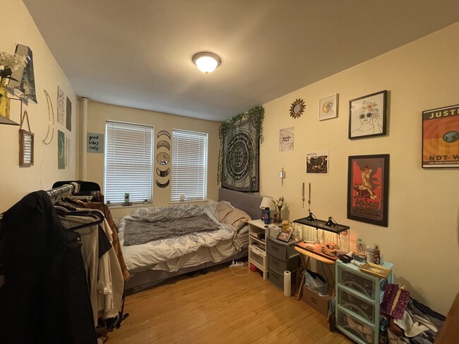 Building Photo - 74 Joy St