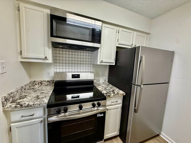 Building Photo - 1532 Sharlo Ave