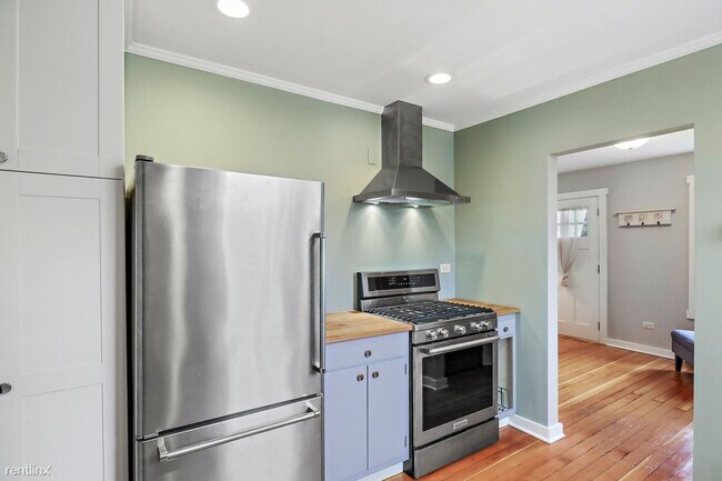 Building Photo - 1 br, 1 bath House - 165 S Weston Ave
