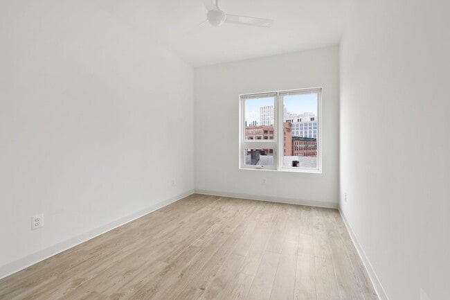 Interior Photo - Trinity St 906