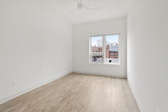 Interior Photo - Trinity St 906