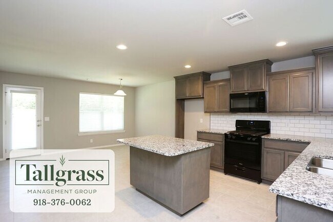Foto del edificio - Brand New 4/2/2 in The Heights neighborhood!