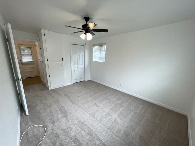 Building Photo - 224 E Loop Dr