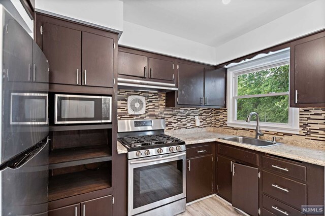 Building Photo - 12 Stanchak Ct
