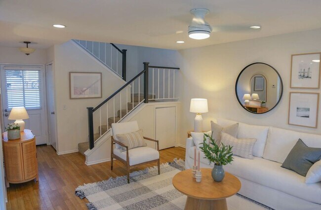 Foto del edificio - 3 bdrm 2 bath Townhome