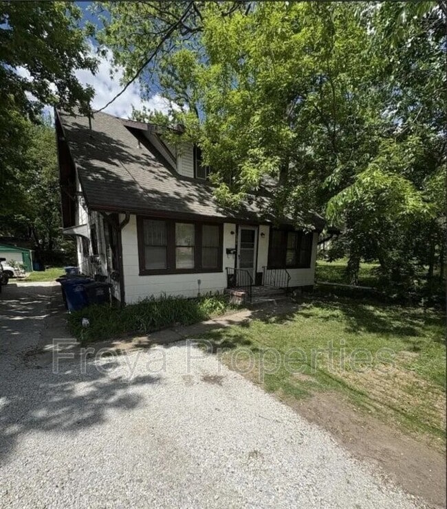 Building Photo - 1206 39th St