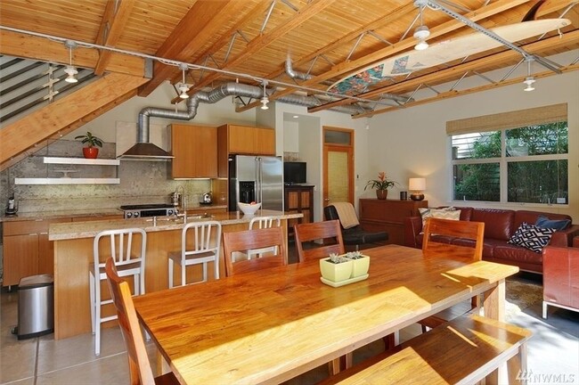 Building Photo - Two Bedroom Capitol Hill Townhouse