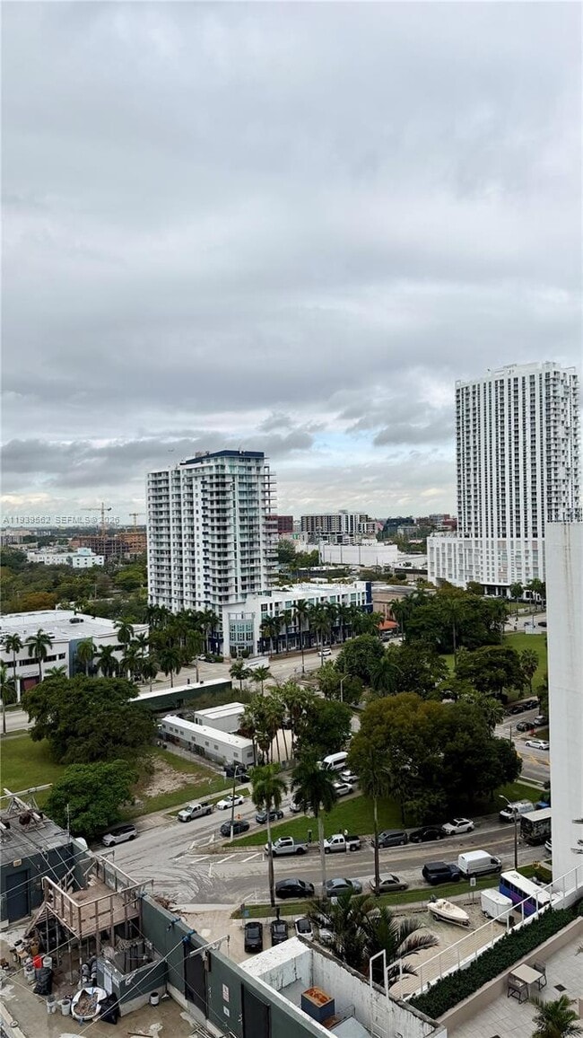 Building Photo - 1750 N Bayshore Dr