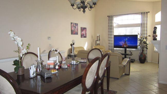 Building Photo - 4 Marino