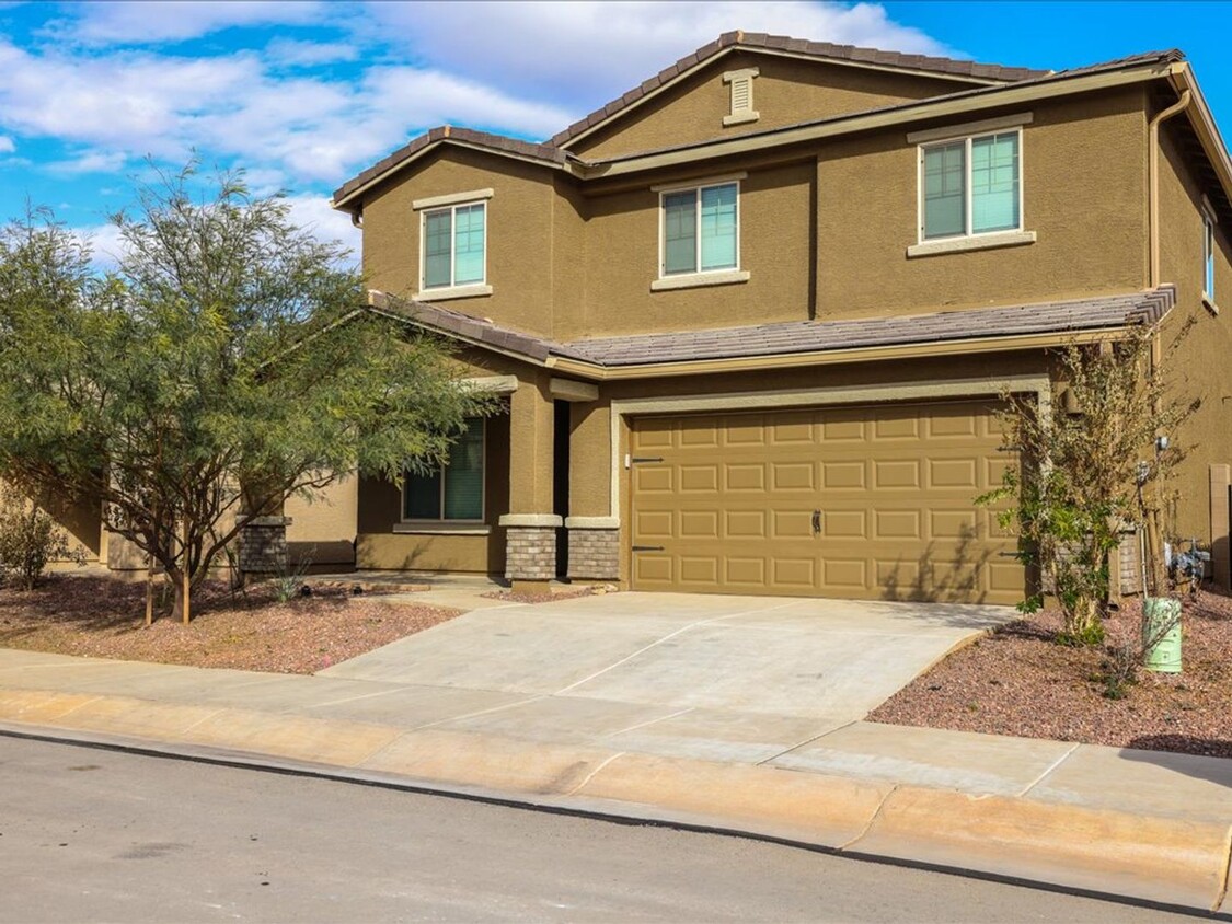 Primary Photo - 5 Bedroom 3 Bathroom