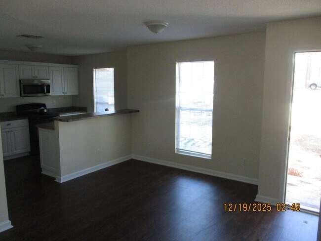 Building Photo - 202 Glade Ln