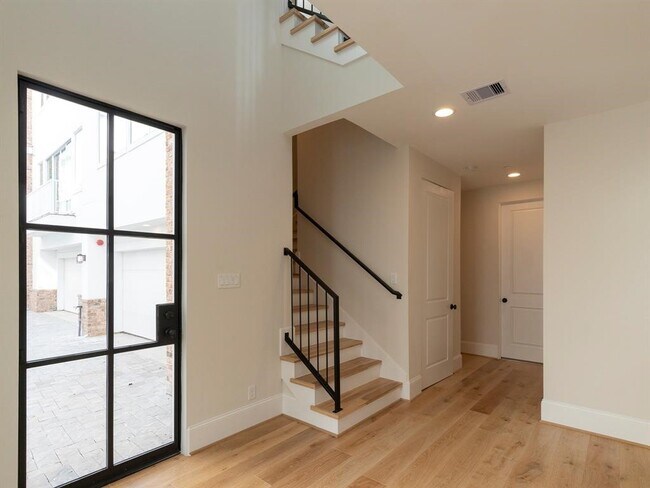 Foto del edificio - 3821 N Braeswood Blvd