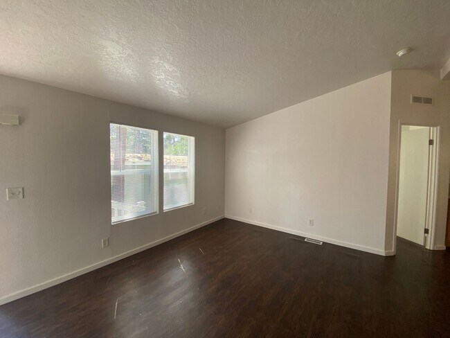 Foto del edificio - Cute and Cozy Home in SW Bend, Large, full...