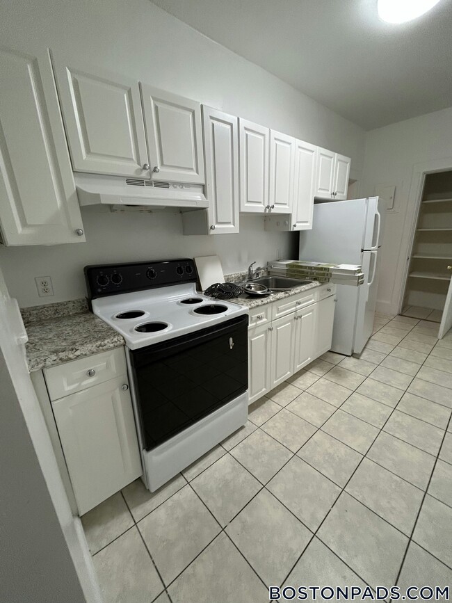 Building Photo - 21 Fairbanks St