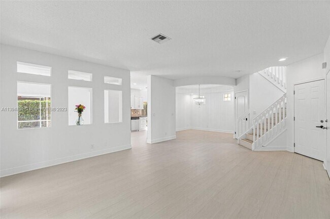 Building Photo - 11407 Lakeview Dr