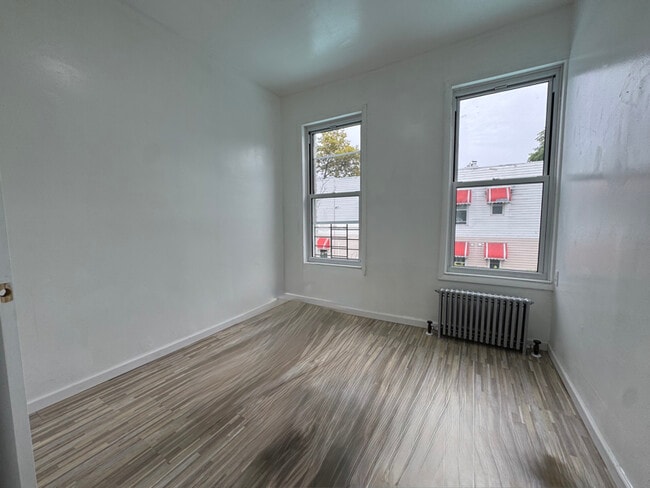 Foto del edificio - 602 New Lots Ave