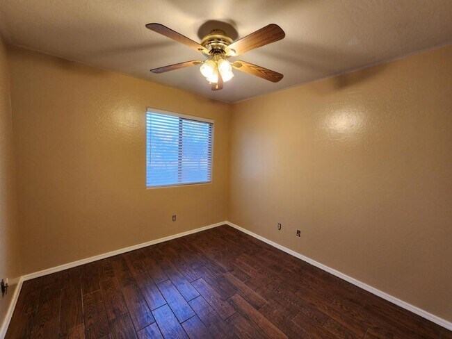 Building Photo - 10773 W Del Rio Ln