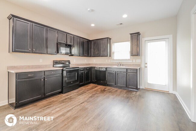 Building Photo - 825 Maple Trace