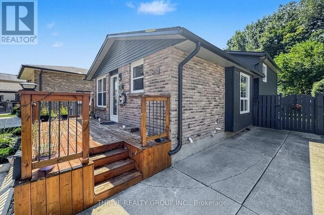 Building Photo - 780 Classic Dr