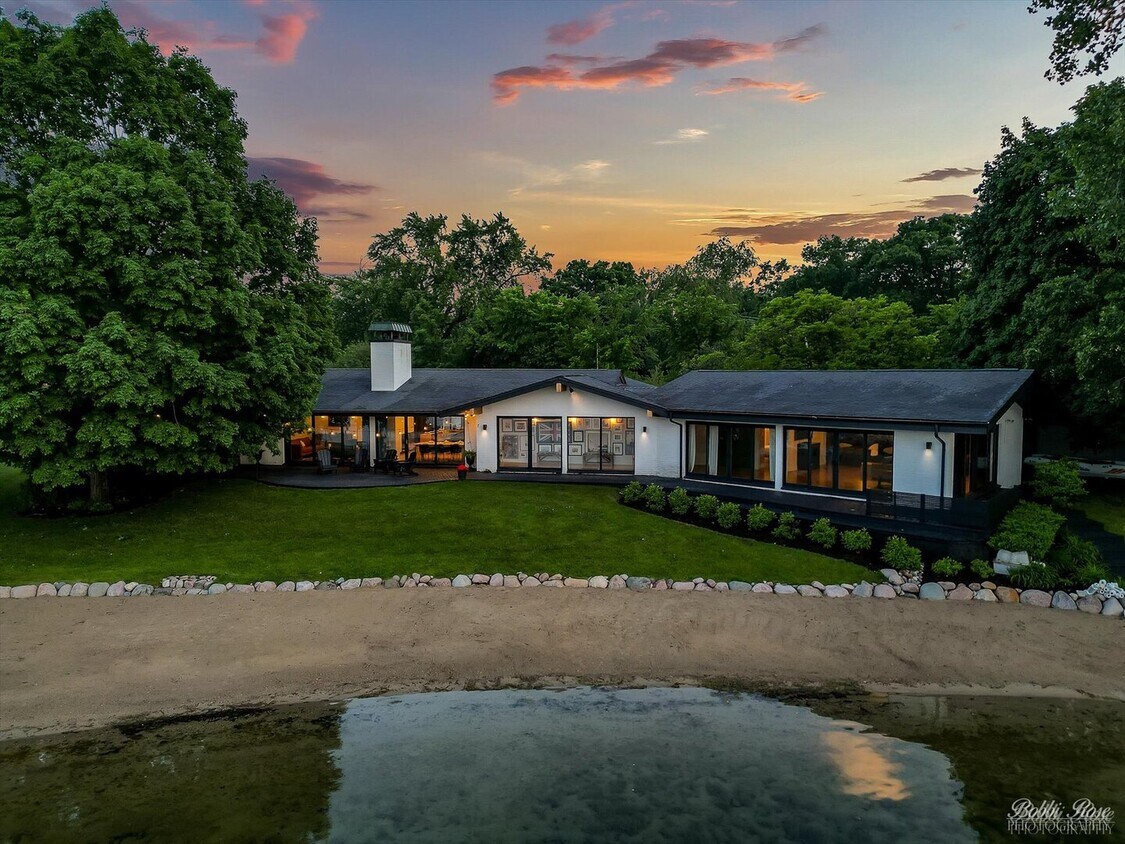 Foto principal - 2140 S Shore Dr