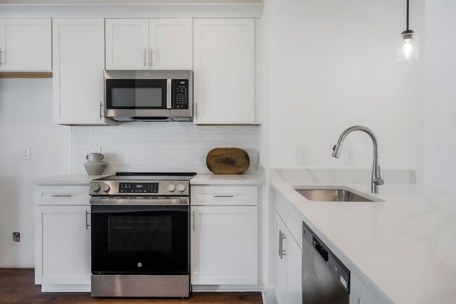 Building Photo - 209 S High St