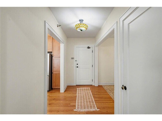 Foto del edificio - 3810 W 31st St