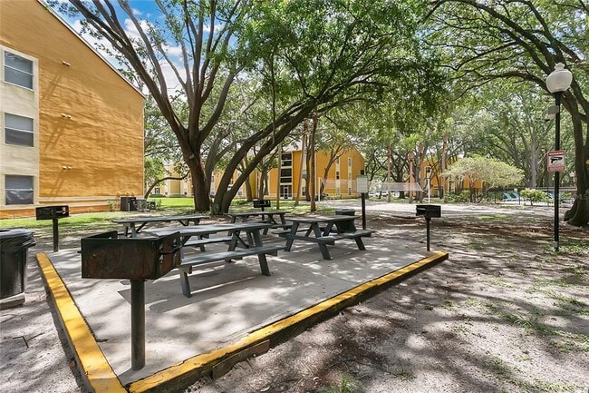 Building Photo - 5263 Images Cir