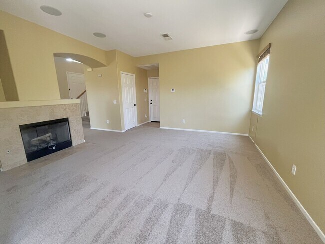 Foto del edificio - Recently Reduced Rental-Spacious Cul de Sa...