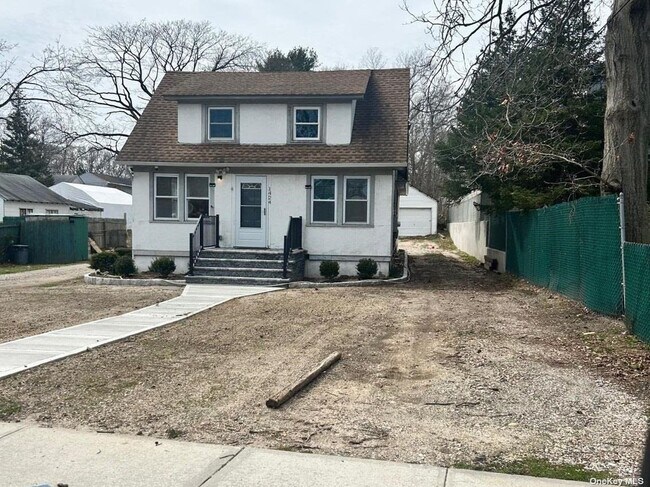 Building Photo - 1424 5th Ave