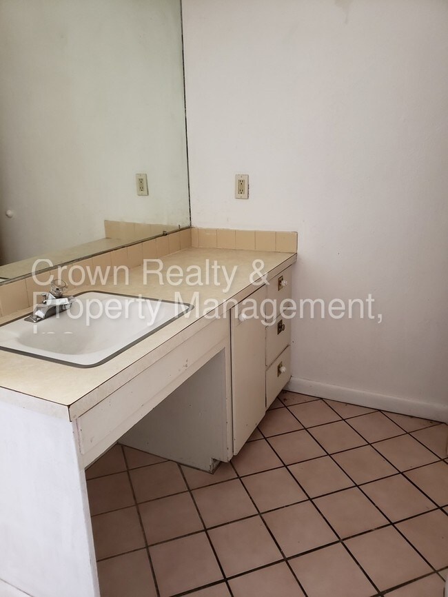 Building Photo - 1308 Rollins Ave