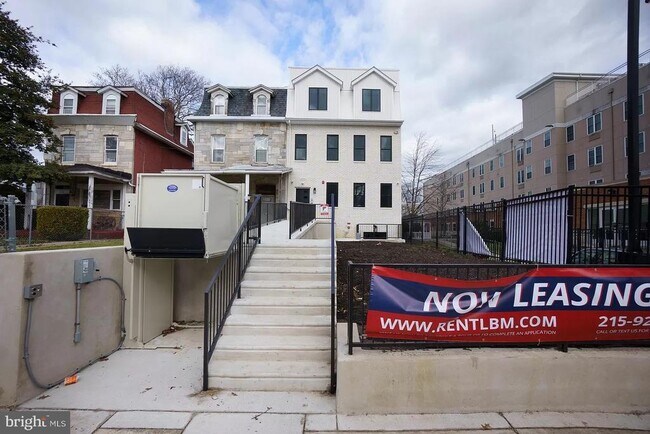 Building Photo - 2209 W Venango St