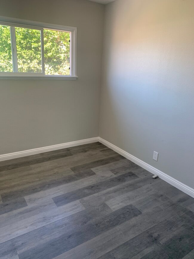 Bedroom - 3621 S Sepulveda Blvd