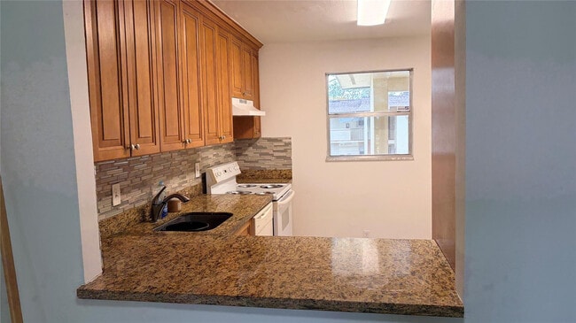 Building Photo - 5515 N Lakewood Cir