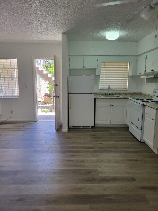 Building Photo - 1755 NE 116th Rd